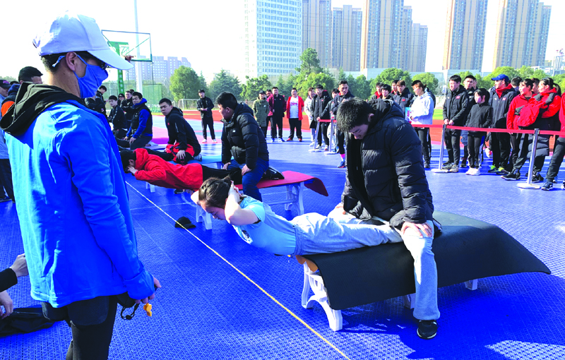 队员进行体能大比武.jpg