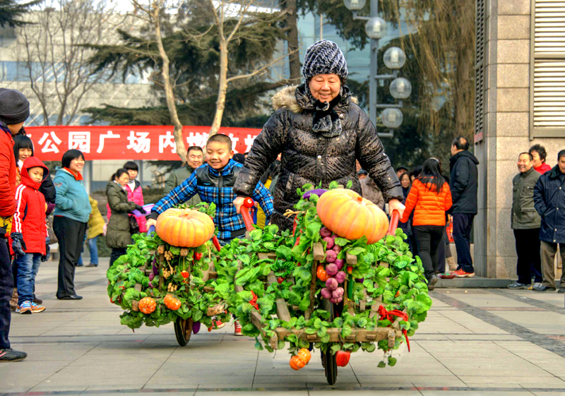 03王丽英 《趣味运动会 》（三等奖）.jpg